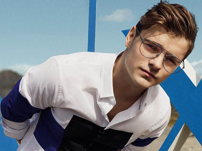 K&iacute;nh kh&ocirc;ng độ gi&uacute;p gương mặt thanh t&uacute;, tri thức hơn